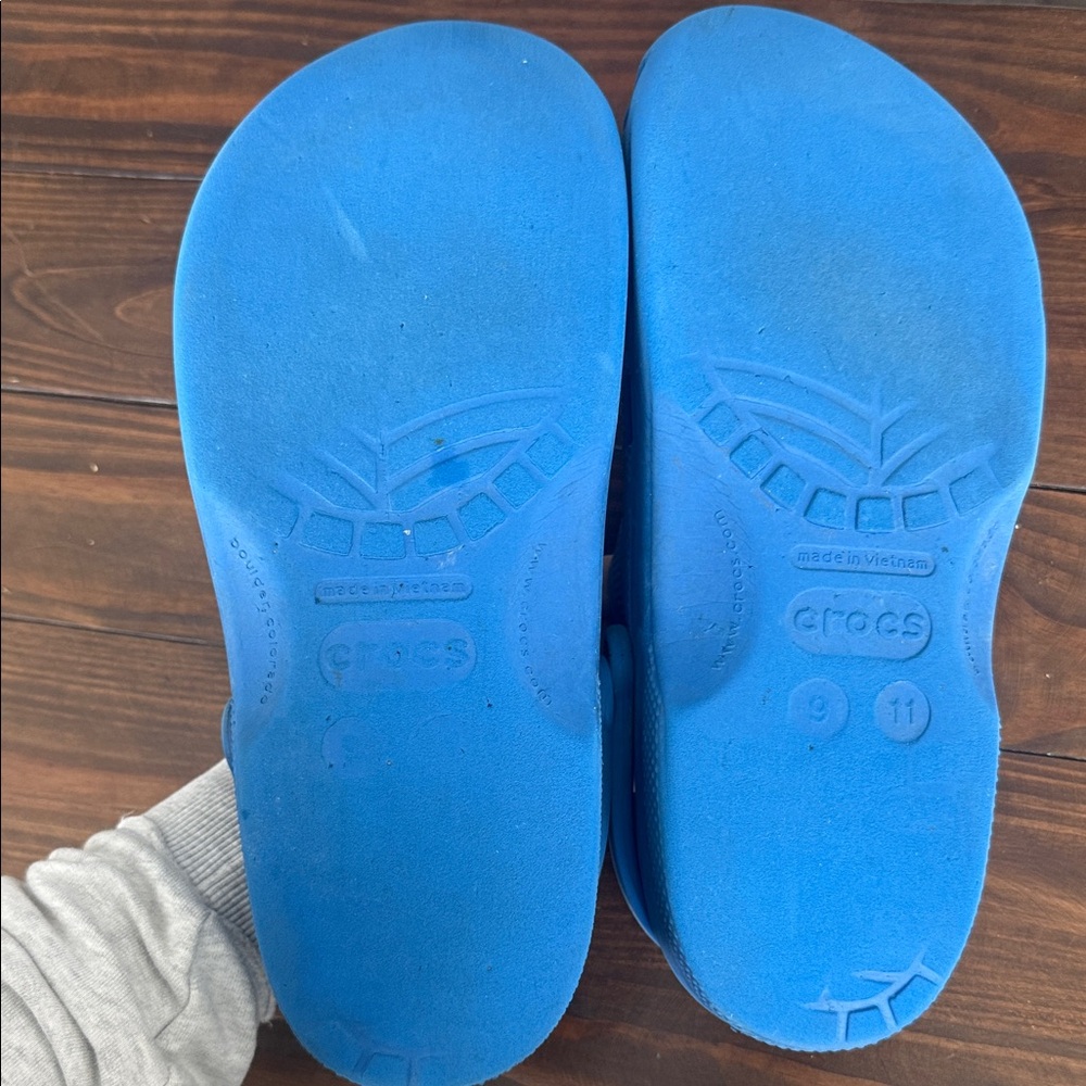 2 Pair Men’s Crocs Size 9 Blue and Gray Clogs - Picture 6 of 17